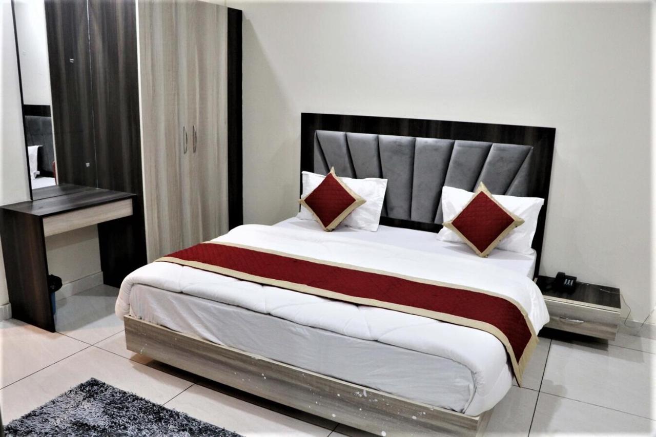 Hotel Blue Pine Haridwār Dış mekan fotoğraf