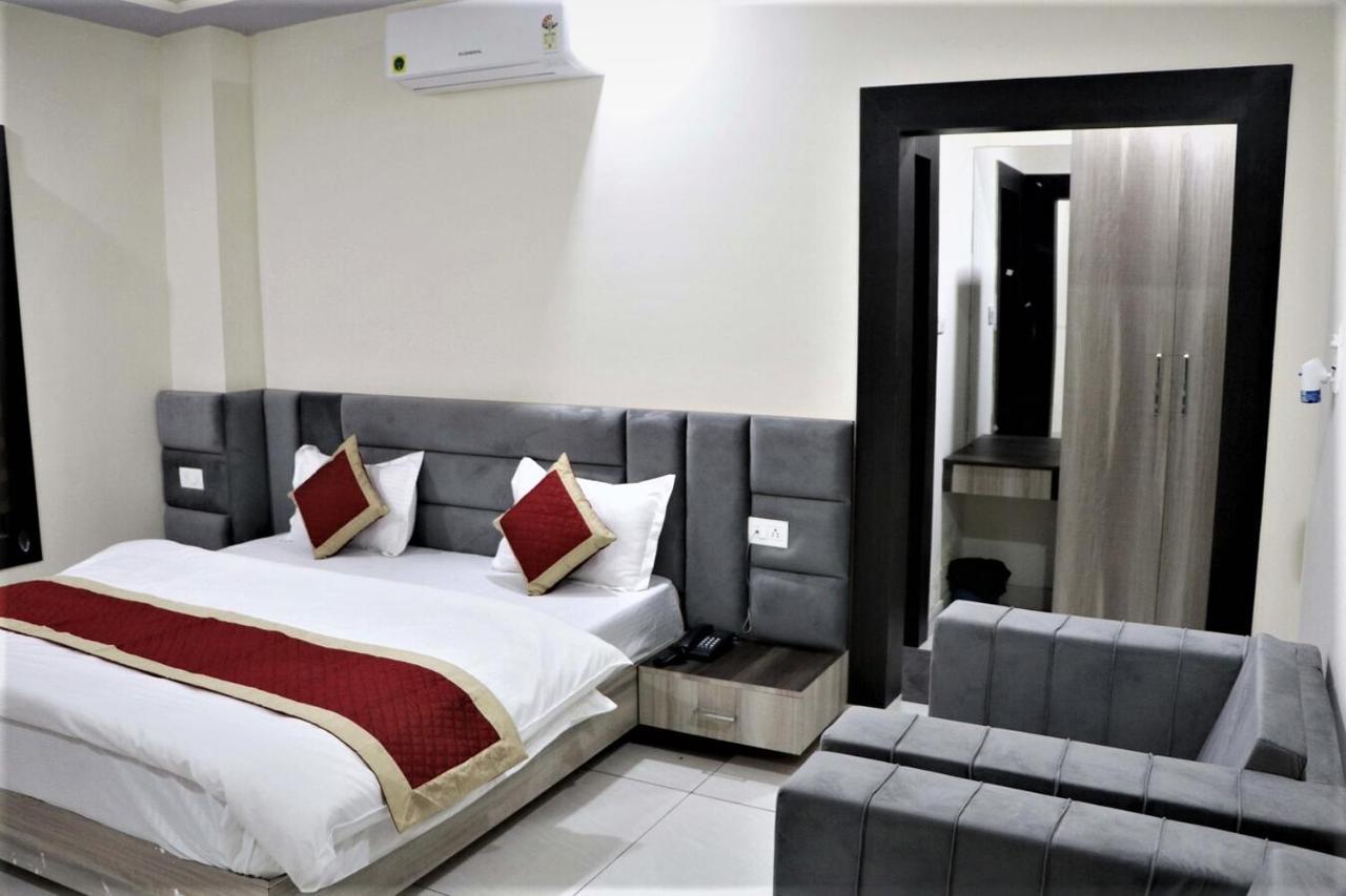 Hotel Blue Pine Haridwār Dış mekan fotoğraf