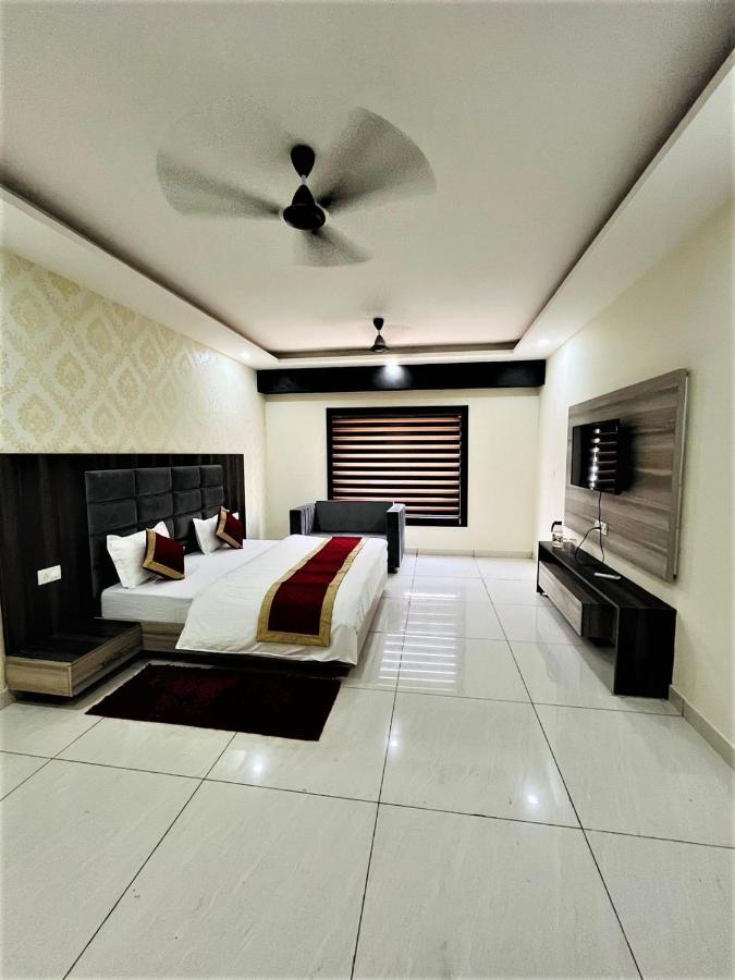 Hotel Blue Pine Haridwār Dış mekan fotoğraf