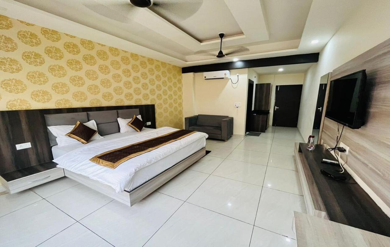 Hotel Blue Pine Haridwār Dış mekan fotoğraf
