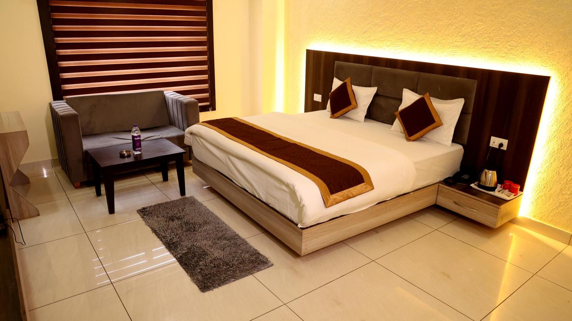 Hotel Blue Pine Haridwār Dış mekan fotoğraf