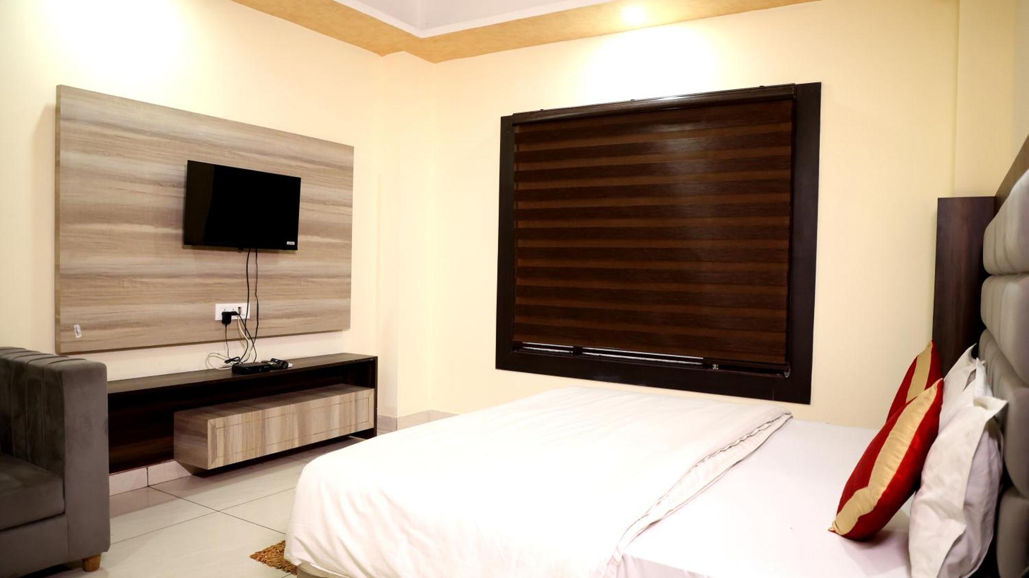 Hotel Blue Pine Haridwār Dış mekan fotoğraf