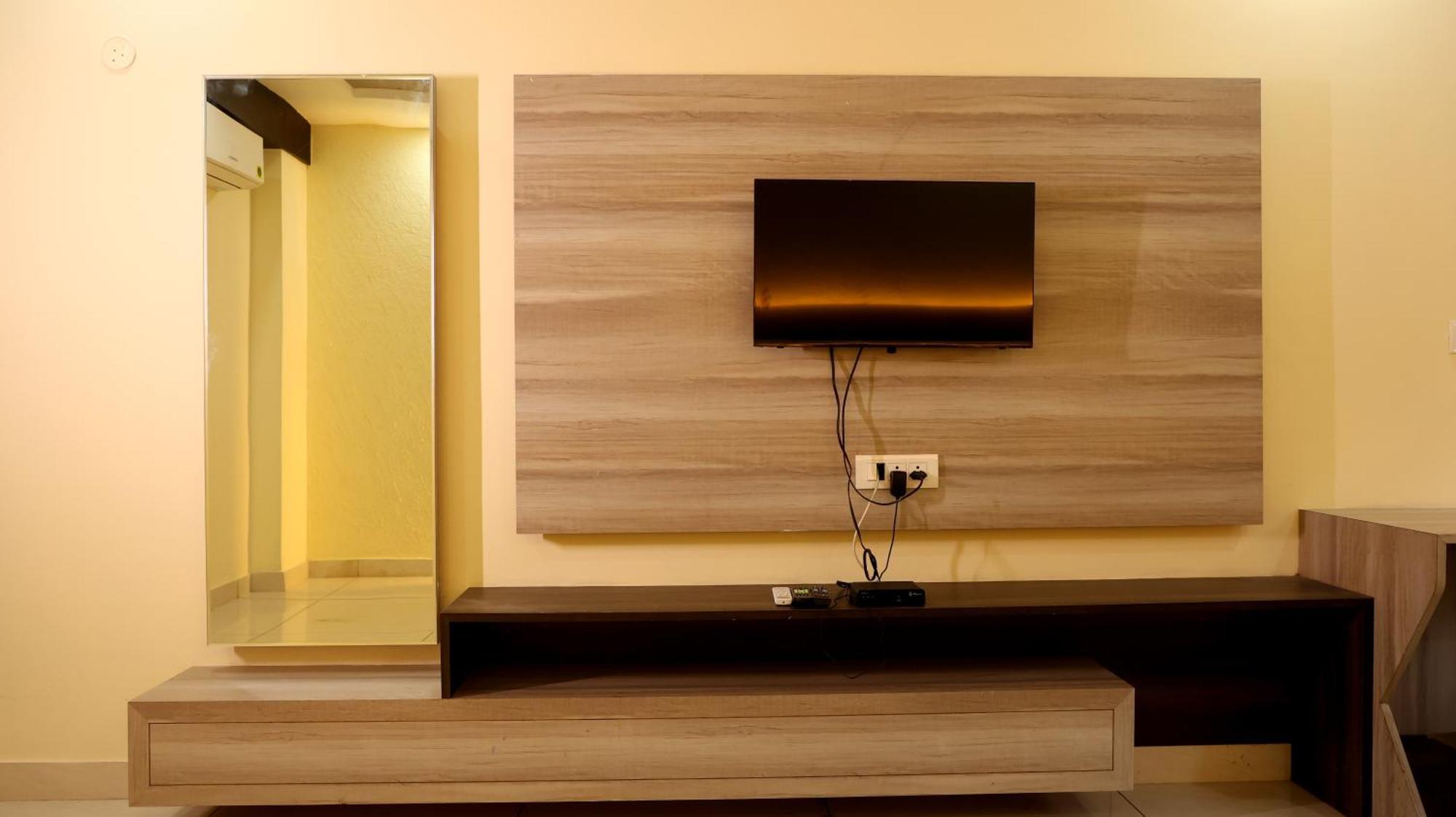 Hotel Blue Pine Haridwār Dış mekan fotoğraf